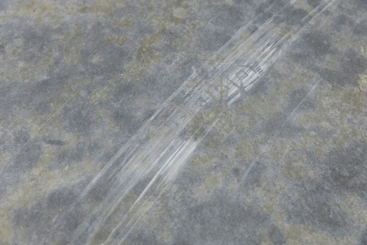 工場床コンクリート表面のもらいサビ1