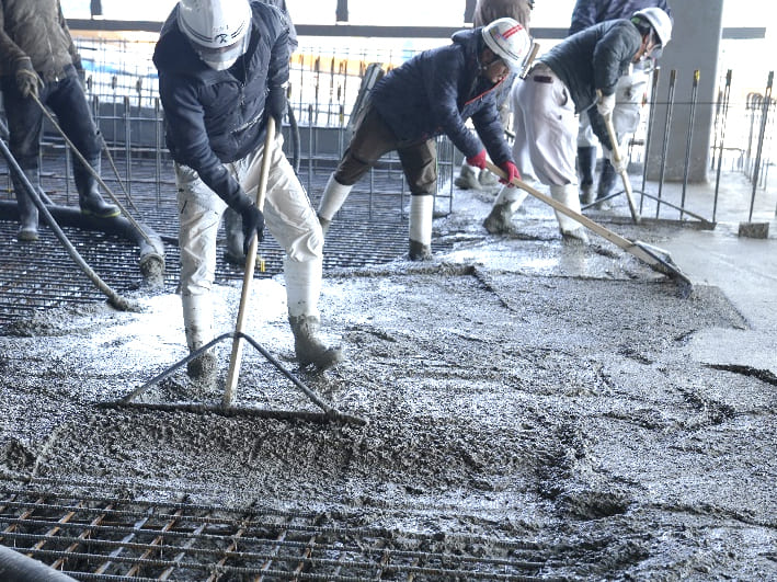 土間作業のかっぱぎアシスト機「カッパー」