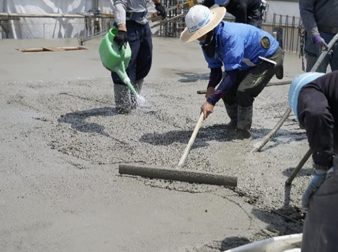 土間作業のかっぱぎアシスト機「カッパー」